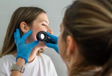 Personal del Hospital San Roque realizando revisiones dermatológicas gratuitas