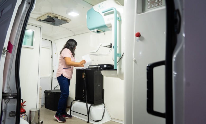 Mujeres recibiendo mamografía en hospital provincial de Córdoba