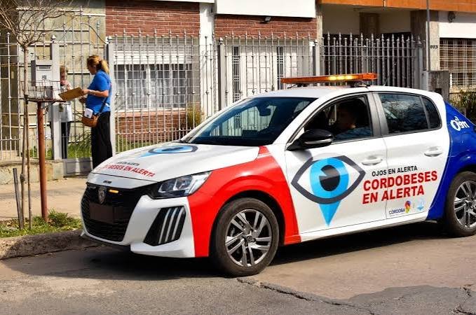 Operativo de Cordobeses en Alerta con agentes y vecinos en una zona residencial de Córdoba
