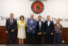 Escena de la inauguración de San Francisco Expone 2026 con el ministro Sergio Busso y expositores cordobeses