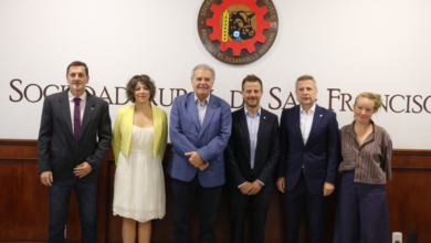 Escena de la inauguración de San Francisco Expone 2026 con el ministro Sergio Busso y expositores cordobeses