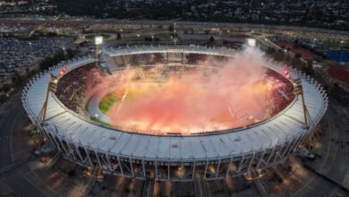 Estadio Mario Alberto Kempes iluminado para el partido entre Talleres e Independiente