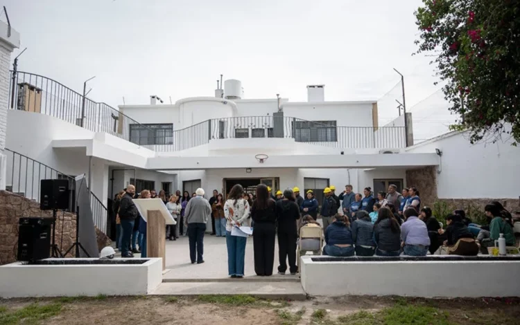 Fachada renovada de la Residencia Felisa Soaje en la ciudad de Córdoba