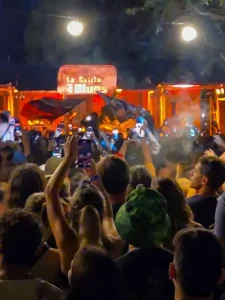 Escena del interior de La Casita del Blues durante el Cosquín Rock 2022