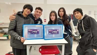 Estudiantes de distintas escuelas de Córdoba reciben kits de robótica del Gobierno provincial