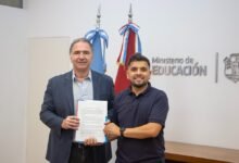 Alumnos de la escuela 9 de Julio practicando danzas tradicionales en Portezuelo