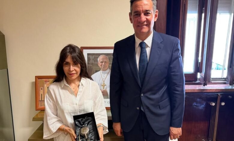 Emilce Cuda en el Vaticano antes de su visita a Córdoba