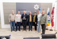 Ministro Gabriel Frizza visita la sede de la Cooperativa de Tío Pujio durante la celebración de su 70.º aniversario