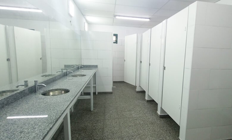 Sanitarios renovados y conexión cloacal en el I.P.E.M. 295 Agustín Tosco, Villa El Libertador