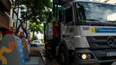 Camión de recolección de residuos detenido en una calle de Córdoba el viernes 2 de octubre