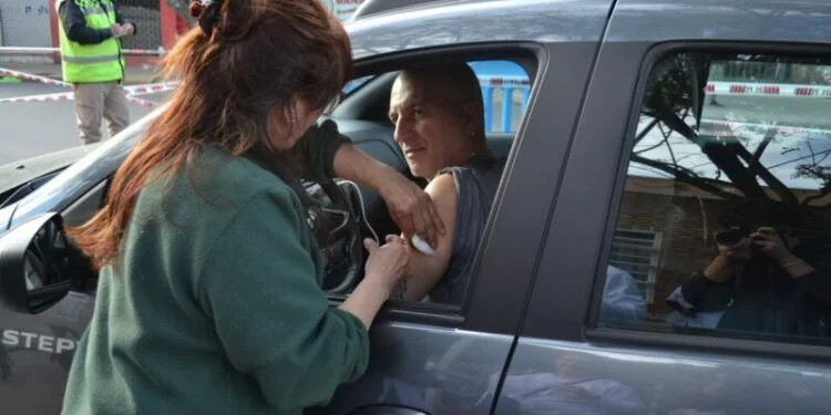 AutoVac y Vacuneta itinerante de la Municipalidad de Córdoba en la Plaza España