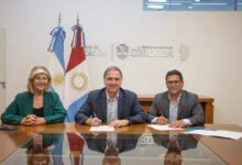 Niños del Jardín de Infantes José Rubirola participando en una clase de educación física