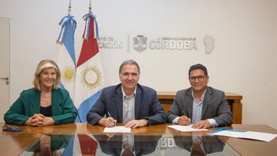 Niños del Jardín de Infantes José Rubirola participando en una clase de educación física